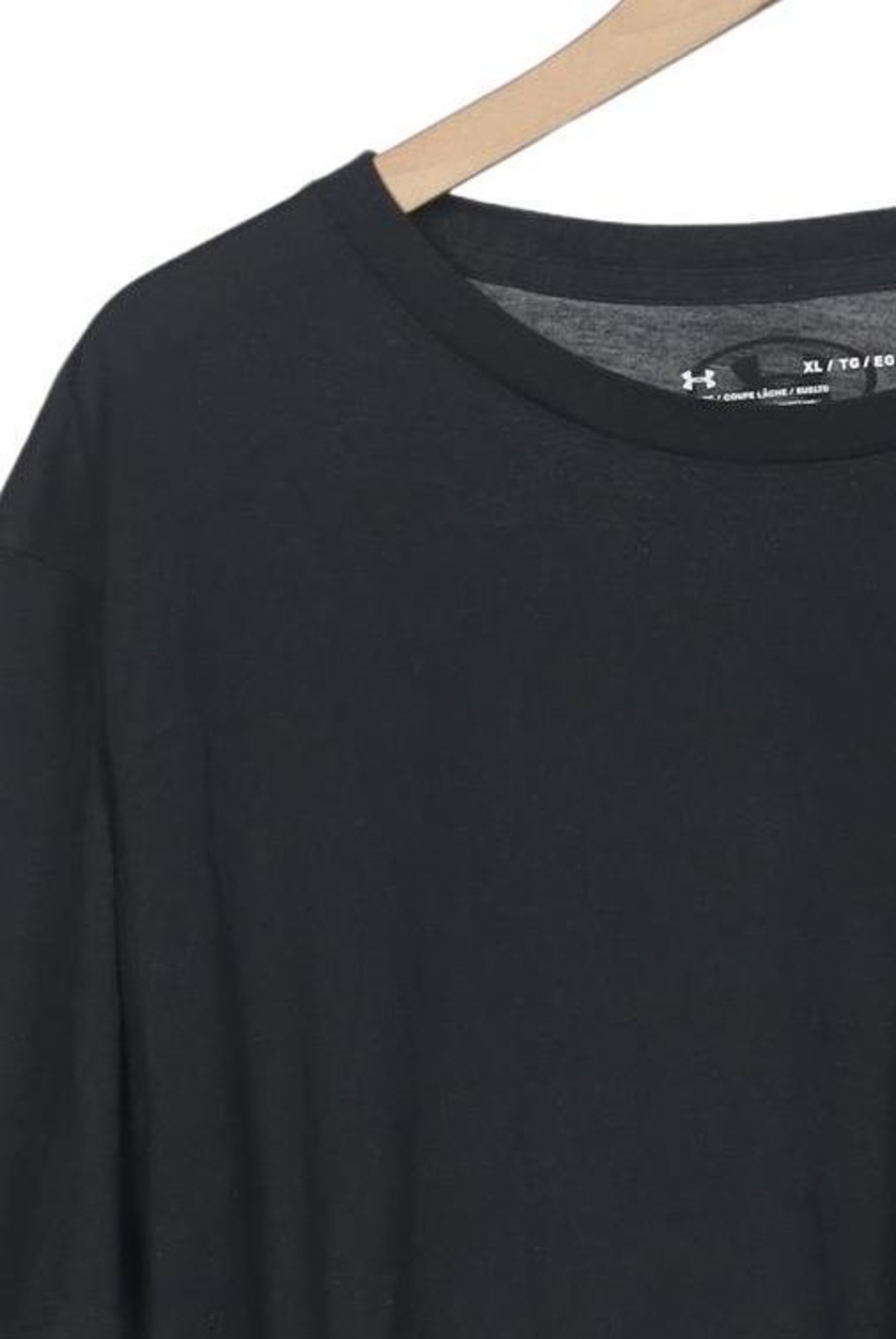 UNDER ARMOUR Shirt in XL in Black