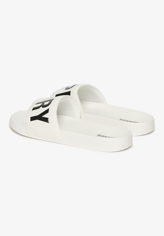 Claquettes / Tongs Superdry en blanc