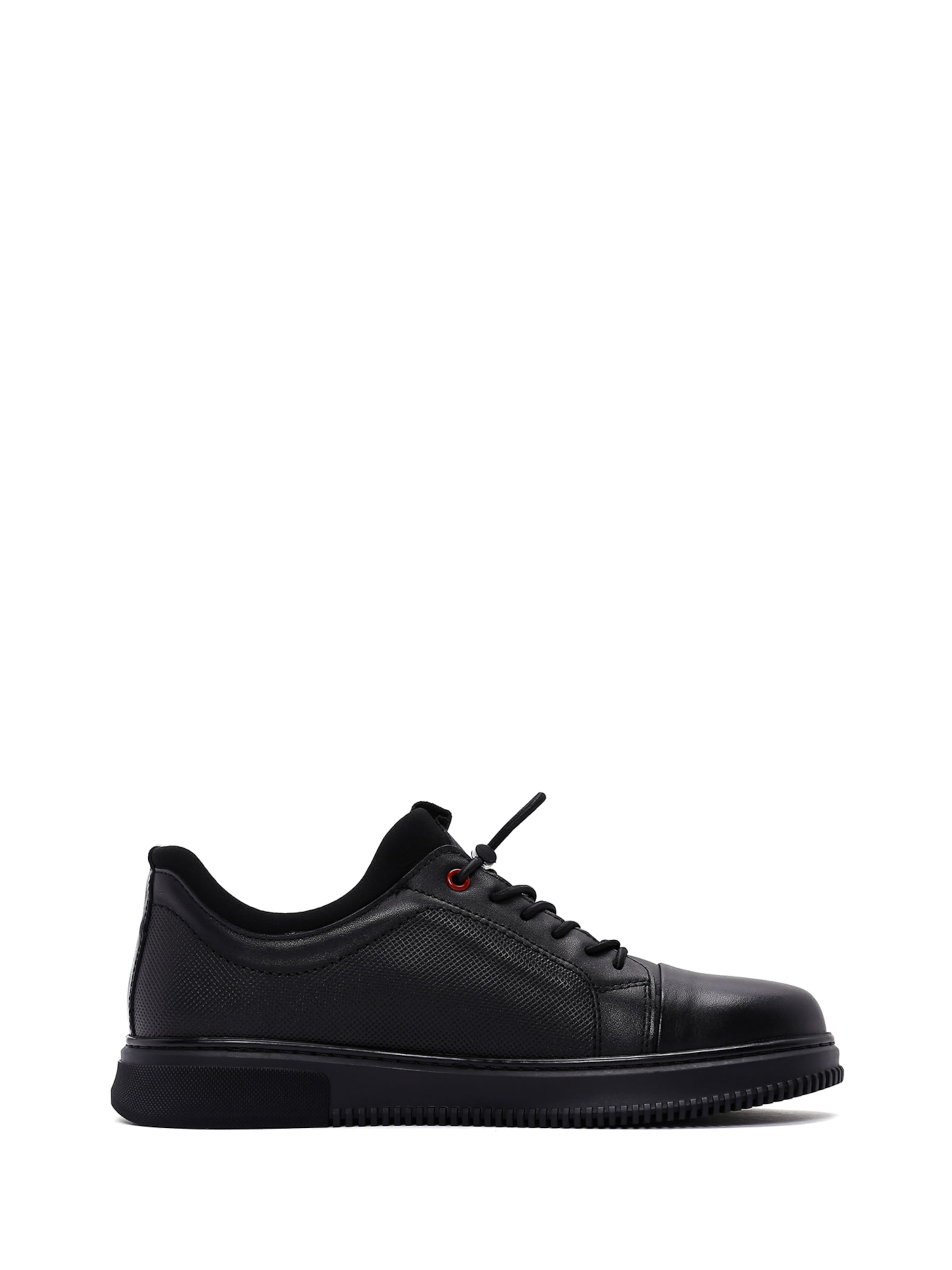 Sneaker bassa di Derimod in nero