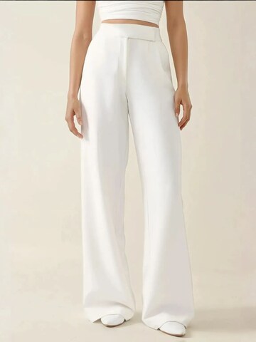 regular Pantaloni con pieghe di Hiccup in bianco: frontale