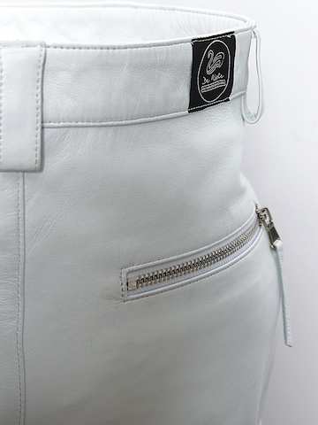 Be  Noble Regular Cargobroek 'Leder-Shorts als knielange Cargo Lederhose' in Wit