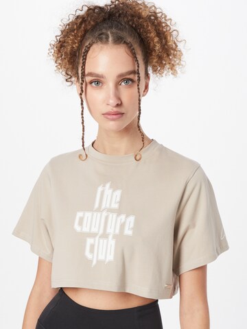 Tricou de la The Couture Club pe bej: față