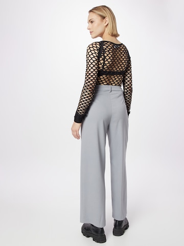 WEEKDAY Loose fit Pleat-front trousers 'Lilah' in Grey