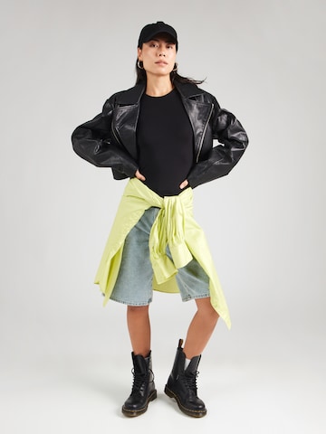 T-shirt 'Dolly' WEEKDAY en noir
