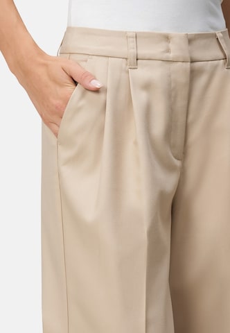 zero Slim fit Pleat-front trousers in Beige