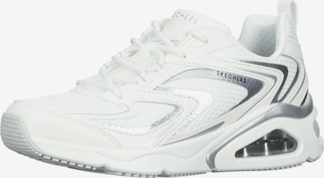 Baskets basses SKECHERS en blanc : devant