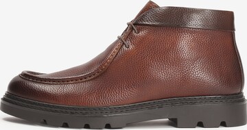 Kazar Chukka Boots i brun: forside