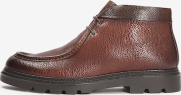 Boots chukka di Kazar in marrone: frontale