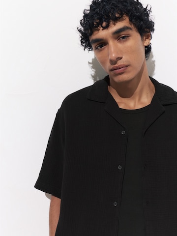 Comfort fit Camicia di Pull&Bear in nero