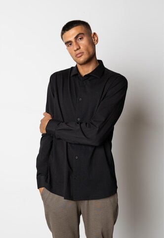 Clean Cut Copenhagen Regular Fit Hemd in Schwarz: Vorderseite
