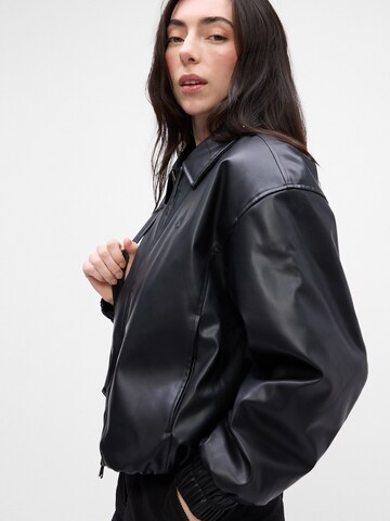 juoda Calvin Klein Jeans Demisezoninė striukė