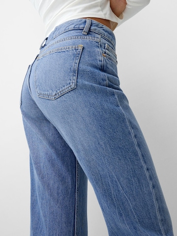 Bershka Regular Jeans in Blue: side