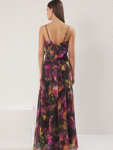Robe de soirée Trendyol en mélange de couleurs