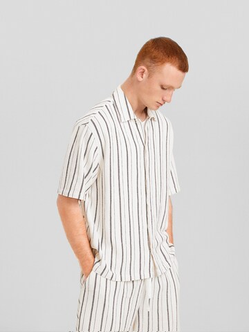 Comfort Fit Cămașă de la Bershka pe bej