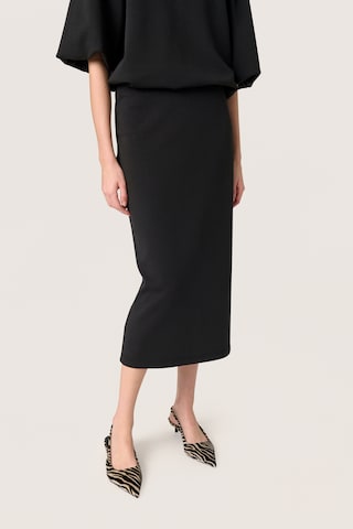 SOAKED IN LUXURY Rok 'Magana Valera' in Zwart: voorkant