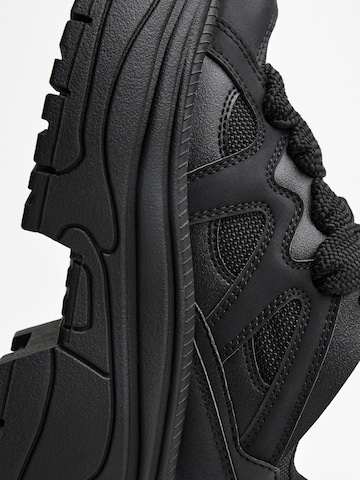 Sneaker bassa di Bershka in nero