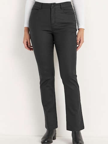 Cellbes of Sweden Bootcut Broek in Zwart: voorkant