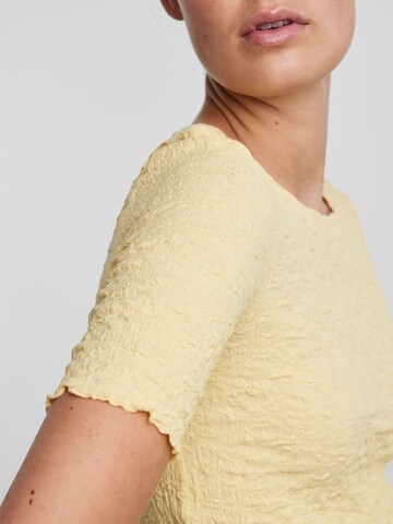 T-shirt 'HARLOW' PIECES en jaune