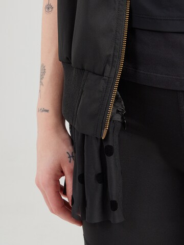 ADIDAS ORIGINALS Jacke in Schwarz