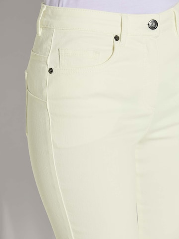 MADELEINE Tapered Jeans in Wit