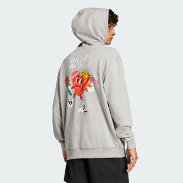 ADIDAS ORIGINALS Sweatshirt 'Q1 Made By Nelson' in Grau