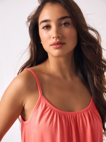 Top de la Next pe roz