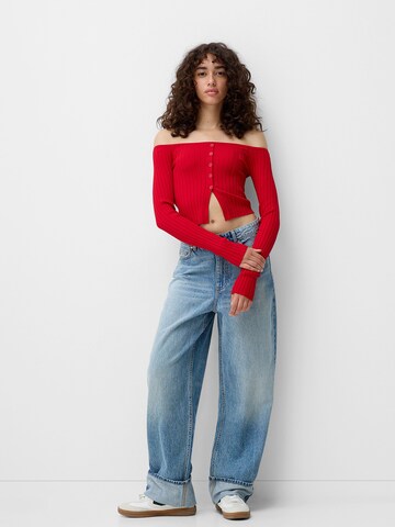 Pulover de la Bershka pe roșu