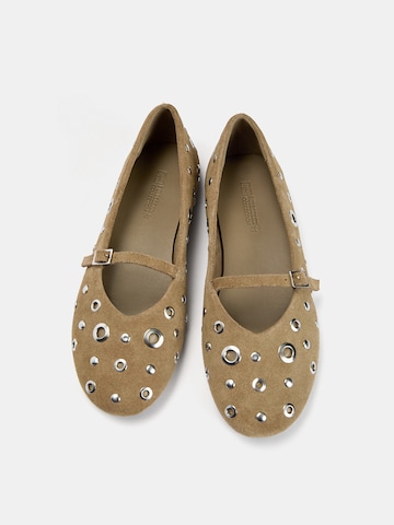 Pull&Bear Ballerina in Braun