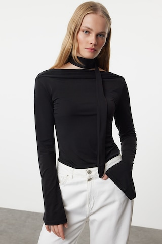 Trendyol - Camiseta en negro: frente