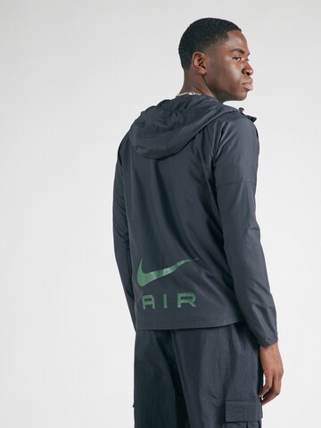 Geacă de primăvară-toamnă 'AIR' de la Nike Sportswear pe negru: față