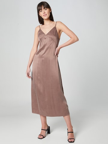 Guido Maria Kretschmer Collection Dress 'Izzie' in Brown: front