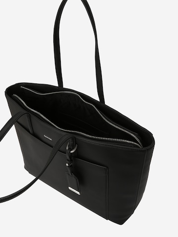 Calvin Klein Shopper 'Must' in Schwarz