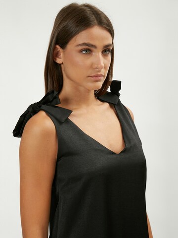 Influencer - Vestido de verano en negro