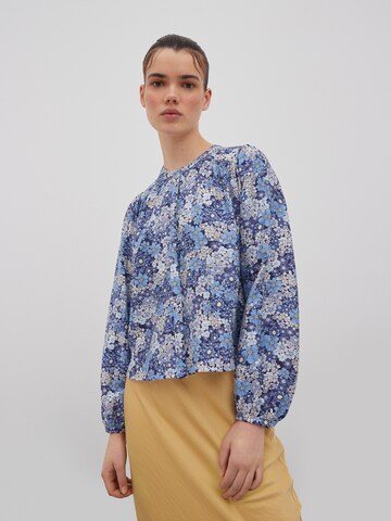 EDITED Blouse 'Jamira' in Blauw: voorkant