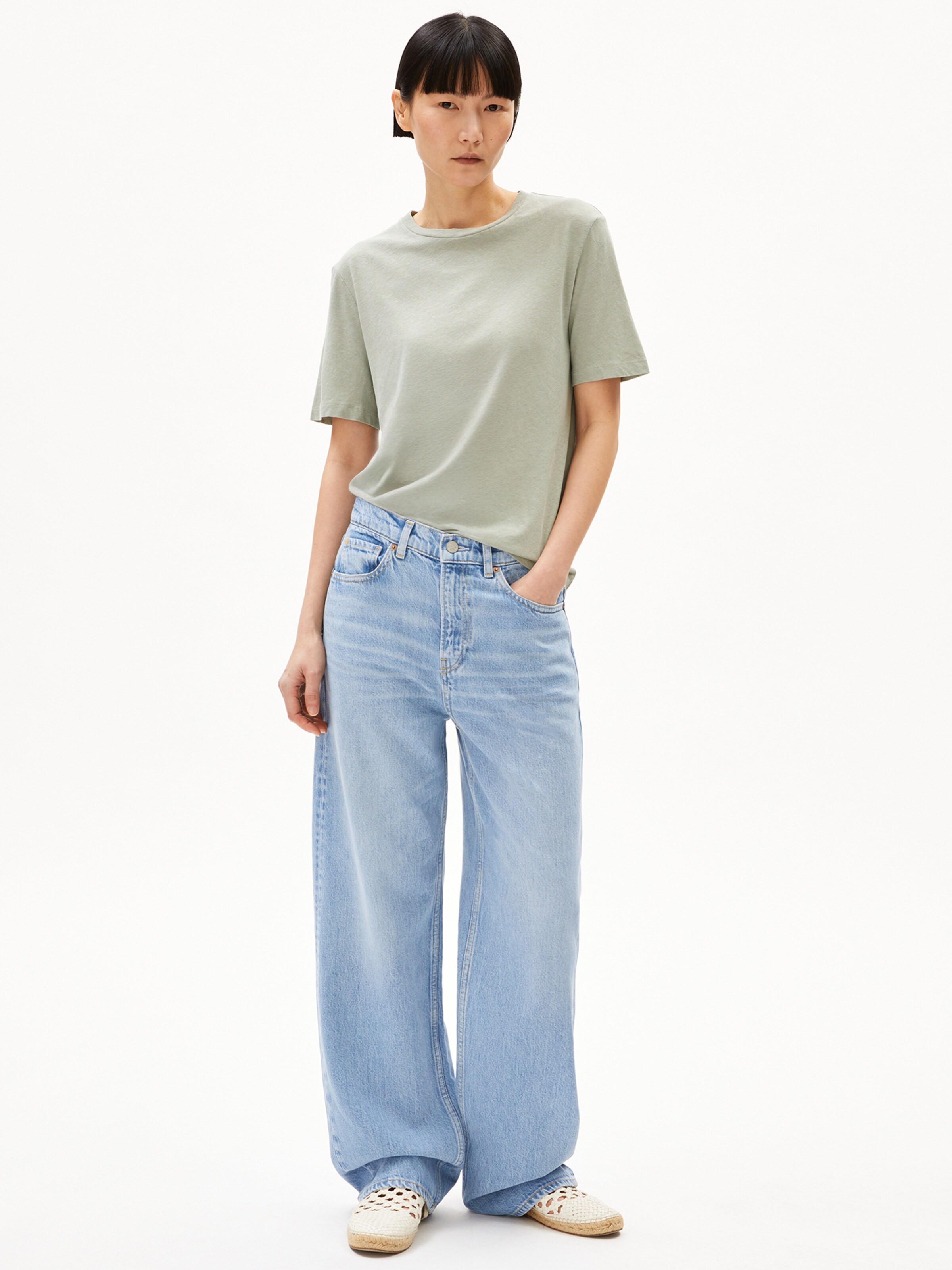 T-shirt ARMEDANGELS en vert : devant