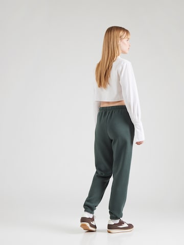 PIECES Дънки Tapered Leg Панталон 'PCCHILLI' в зелено