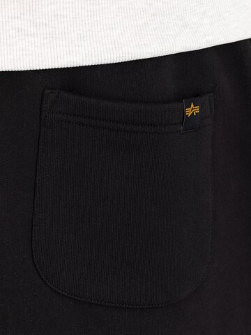 Loosefit Pantaloni di ALPHA INDUSTRIES in nero