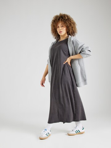 Robe 'CARATHENE' ONLY Carmakoma en gris