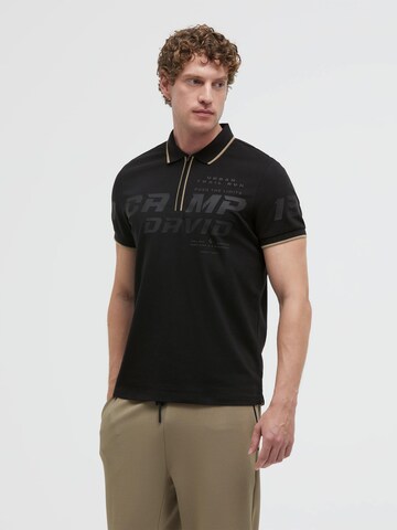 CAMP DAVID T-shirt i svart: framsida