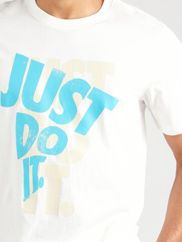Nike Sportswear - Camisa em branco