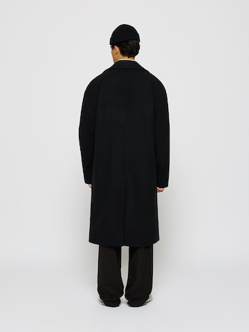 Burocs Between-Seasons Coat 'Oversized' in Black
