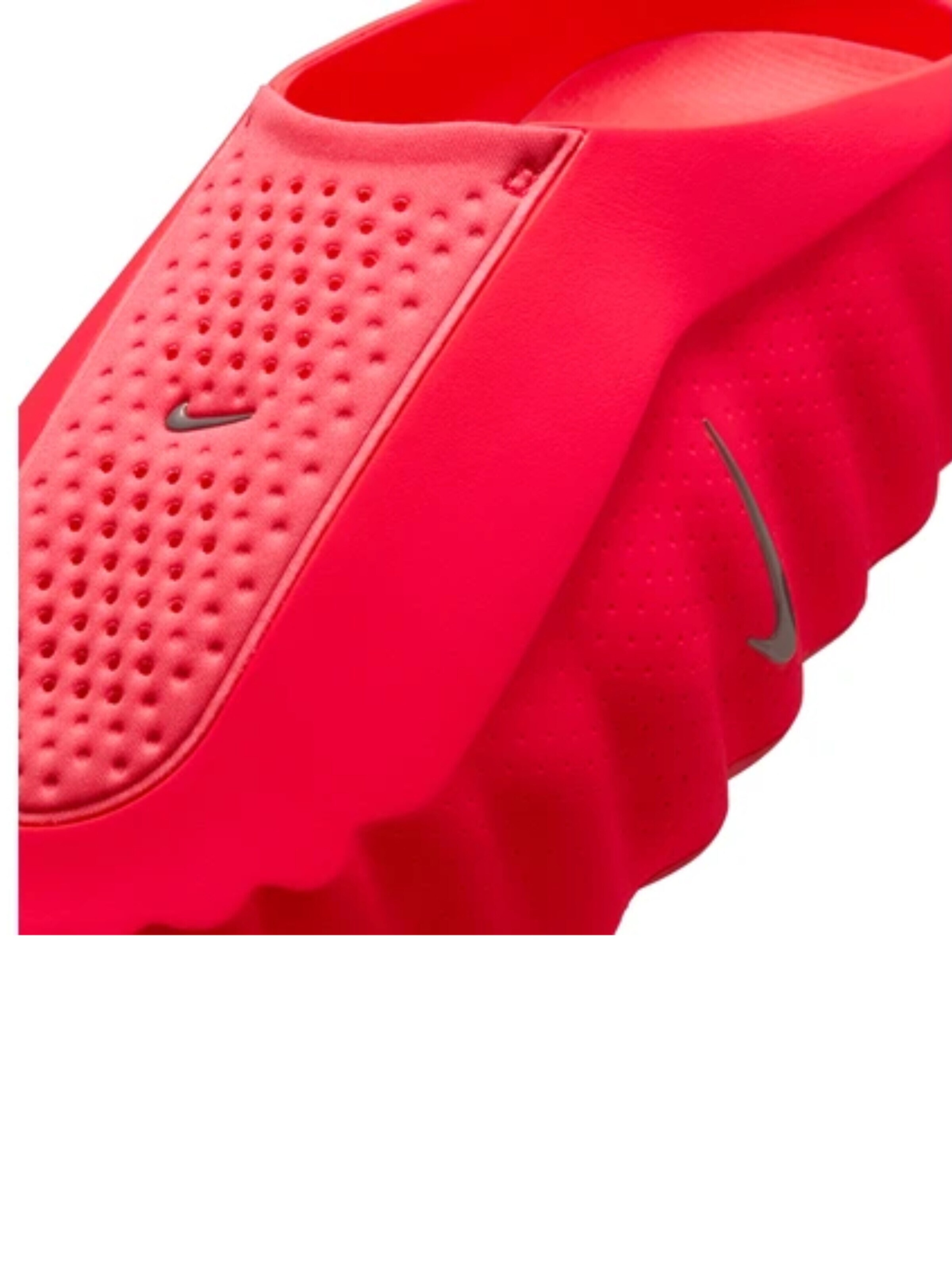 NIKE Slip-Ons in Red