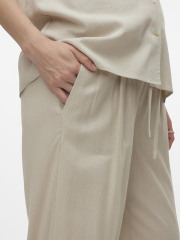 Loosefit Pantaloni 'SILVIA' di MAMALICIOUS in beige