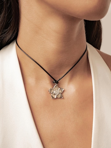 Hey Happiness Ketting 'Sunburst Flower Charm Cord' in Zilver: voorkant