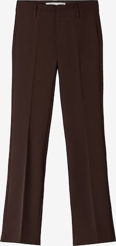 Bershka Levenevä Suorat housut värissä ruskea: etupuoli