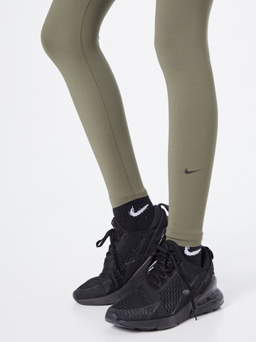 NIKE Skinny Fit Спортен панталон 'One Luxe' в зелено