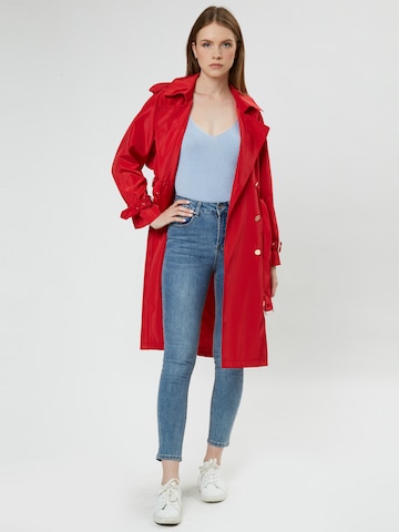Manteau mi-saison Influencer en rouge