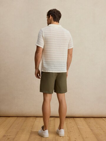 DAN FOX APPAREL Μπλουζάκι 'Jon' σε λευκό