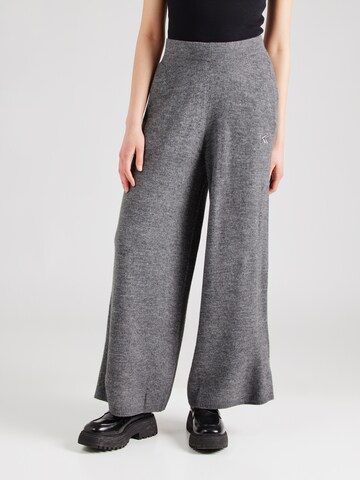 Karo Kauer - Pierna ancha Pantalón en gris: frente