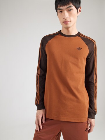 ADIDAS ORIGINALS Футболка в Коричневый: спереди